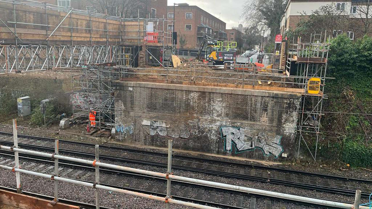 New bridge in East London to be lifted into place next weekend