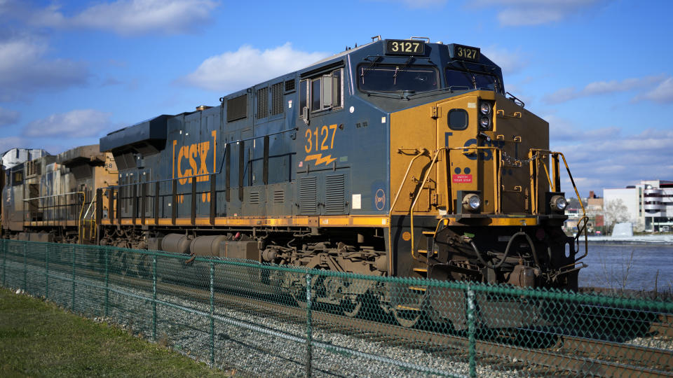 CSX profit drops 10% despite railroad delivering 3% more freight in first quarter