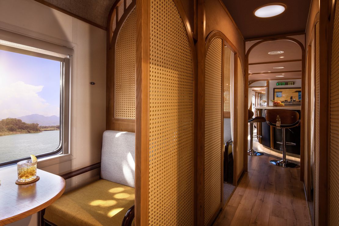 Each Vietage carriage has six private booths and a sit-up bar.