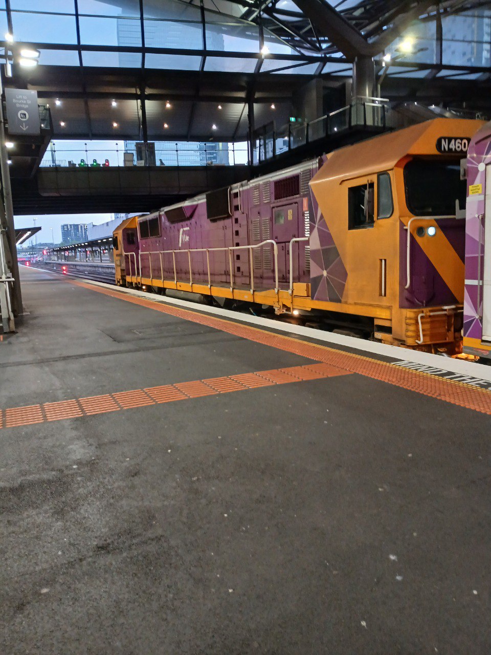 Loco N460 has emerging electrical issues breaks down on departure