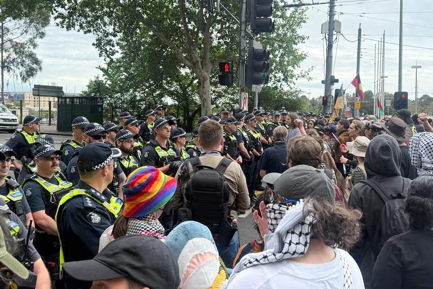Protests in Melbourne boil over with heavy handed Police engagement